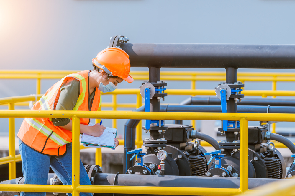 Worker,Under,Checking,The,Waste,Water,Treatment,Pond,Industry,Large