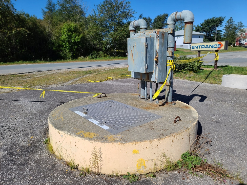 A,Closeup,Of,A,Sewer,Lift,That,Sits,Outside,Of